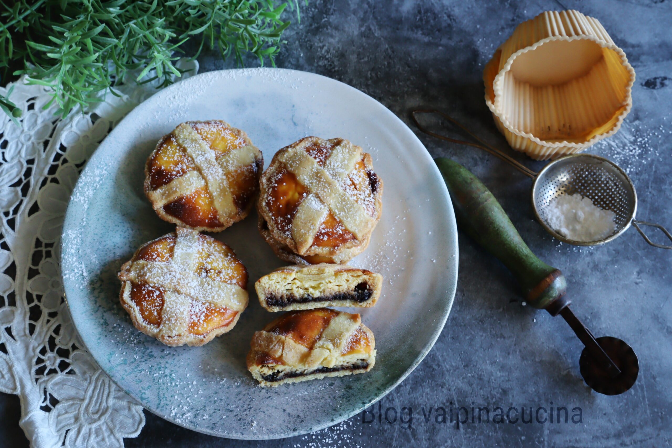 Törtchen mit Ricotta und Sauerkirschen