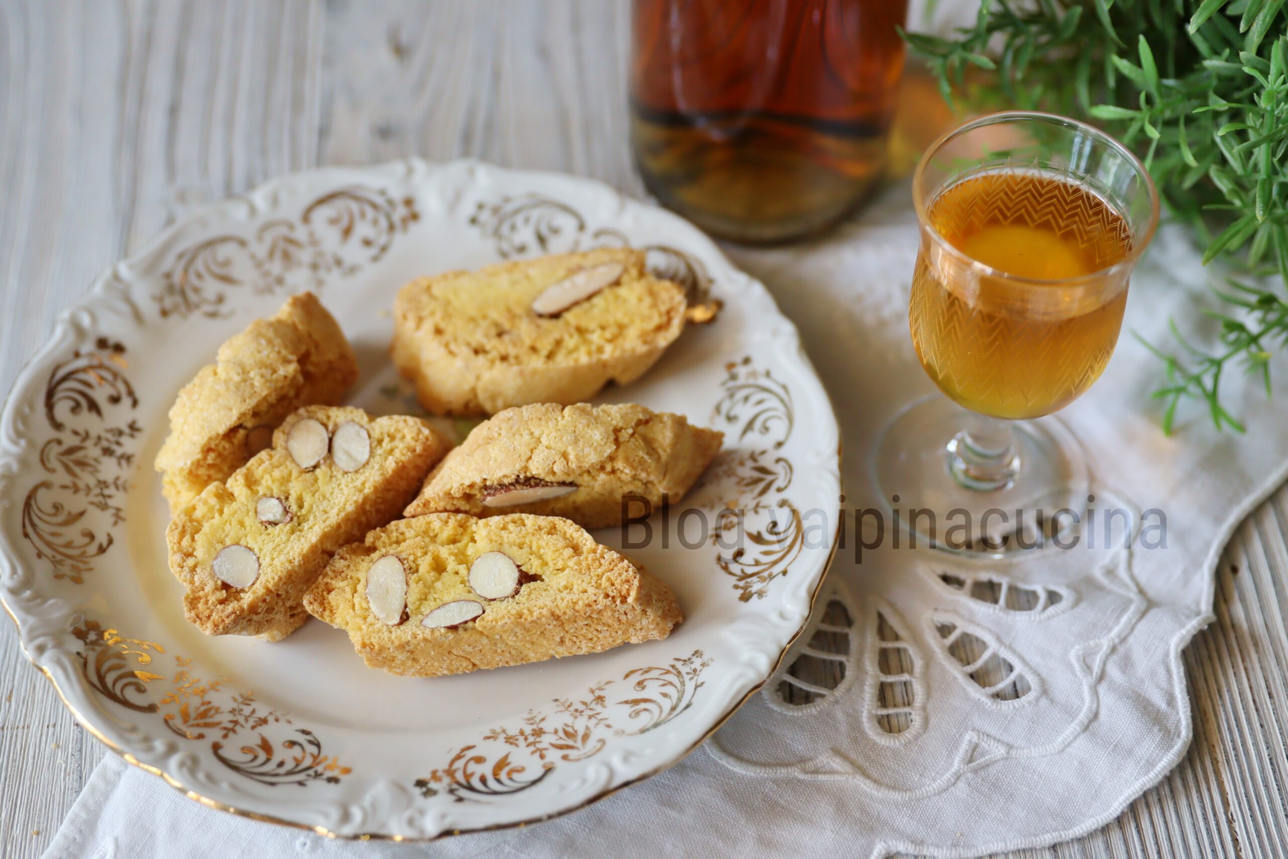 Tozzetti mit ganzen Mandeln