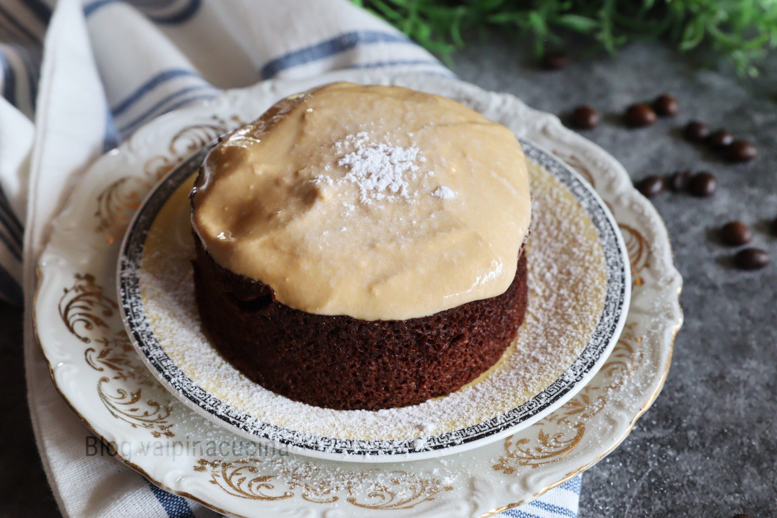 Tassenkuchen mit Haferflocken und Kaffee