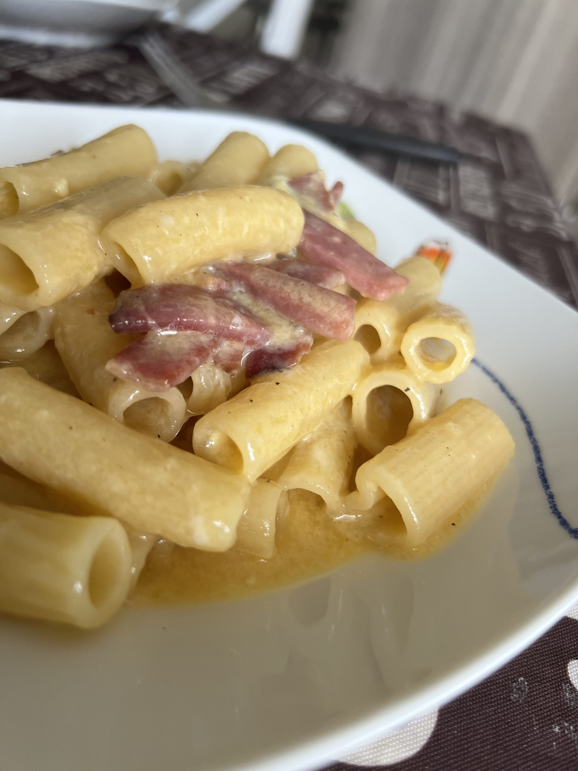 Pasta mit Ei und Speck