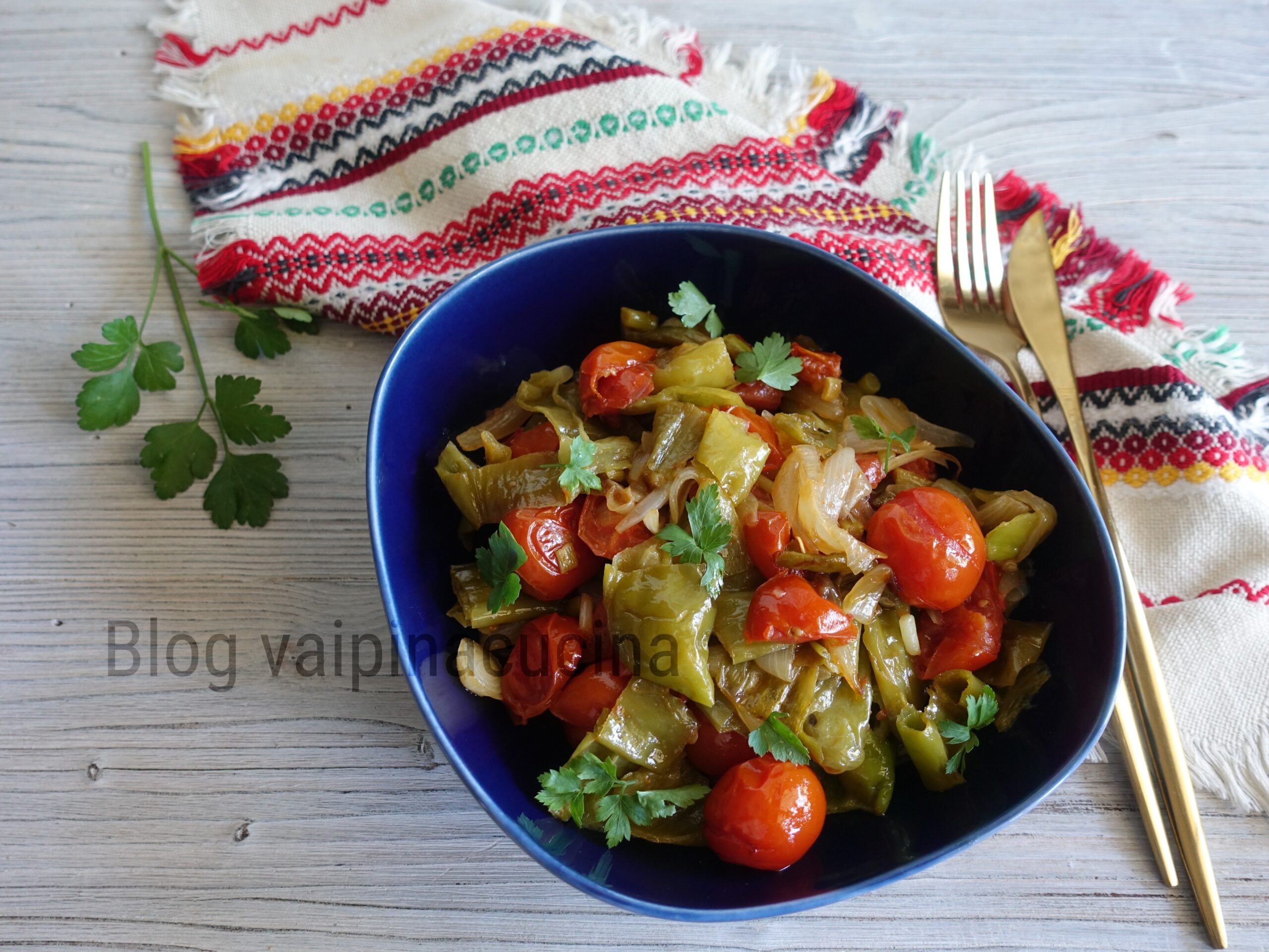 Friggitelli Zwiebeln und Peperoni