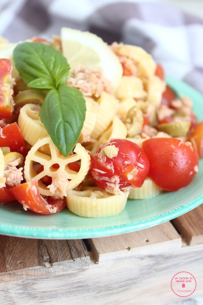 Kalter Nudelsalat mit Thunfisch und Zitrone