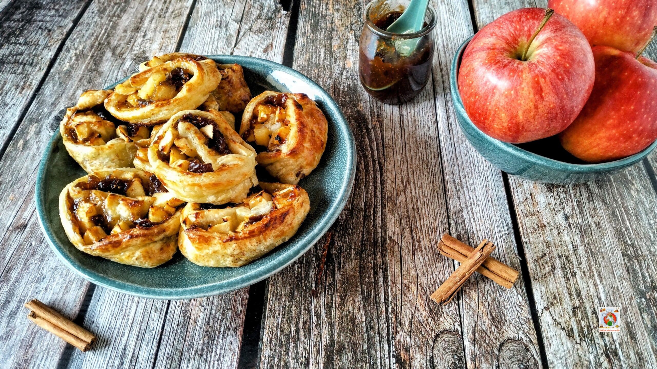 Blätterteigschnecken mit Äpfeln und Feigen