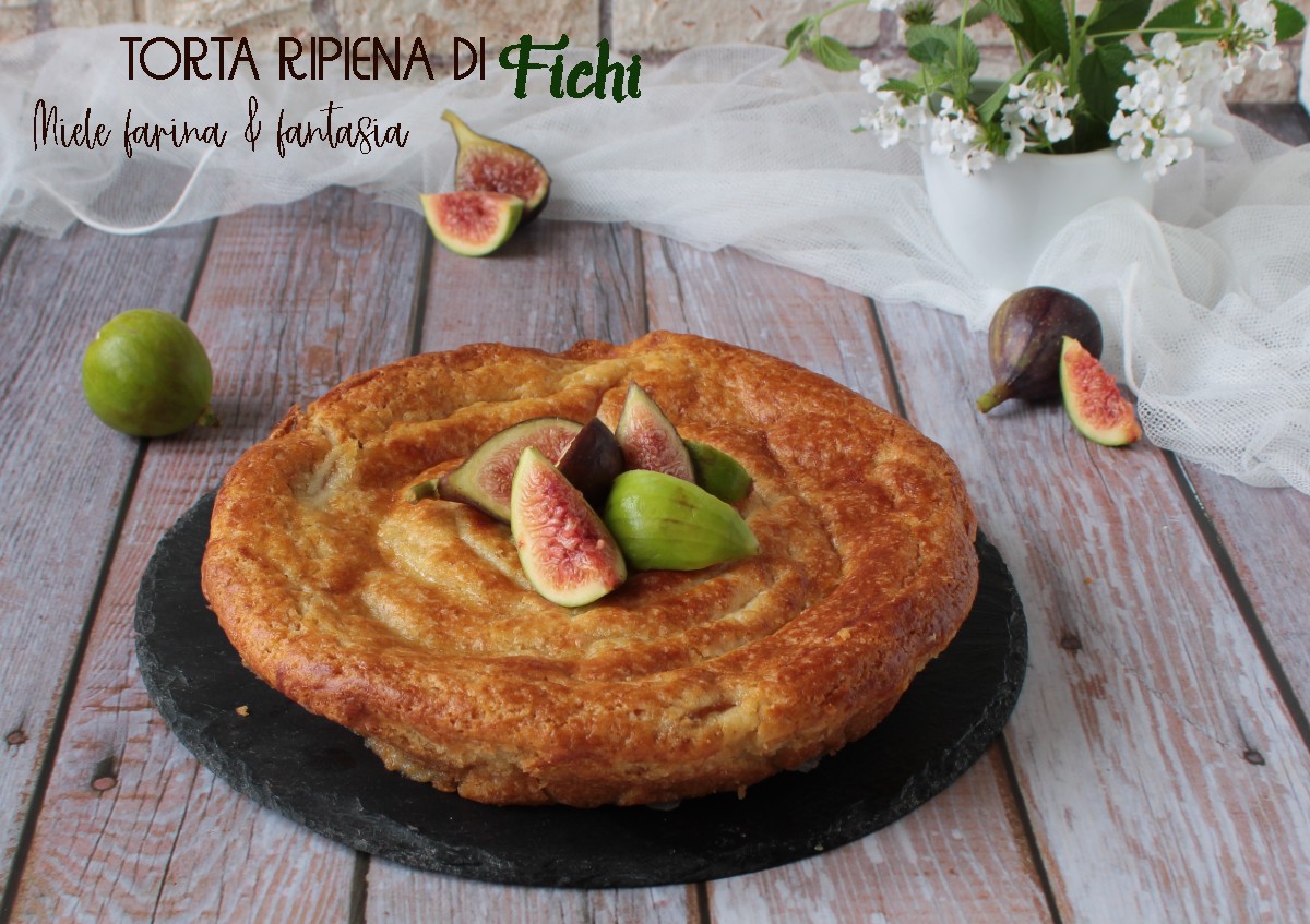 Mit Feigen gefüllter Kuchen