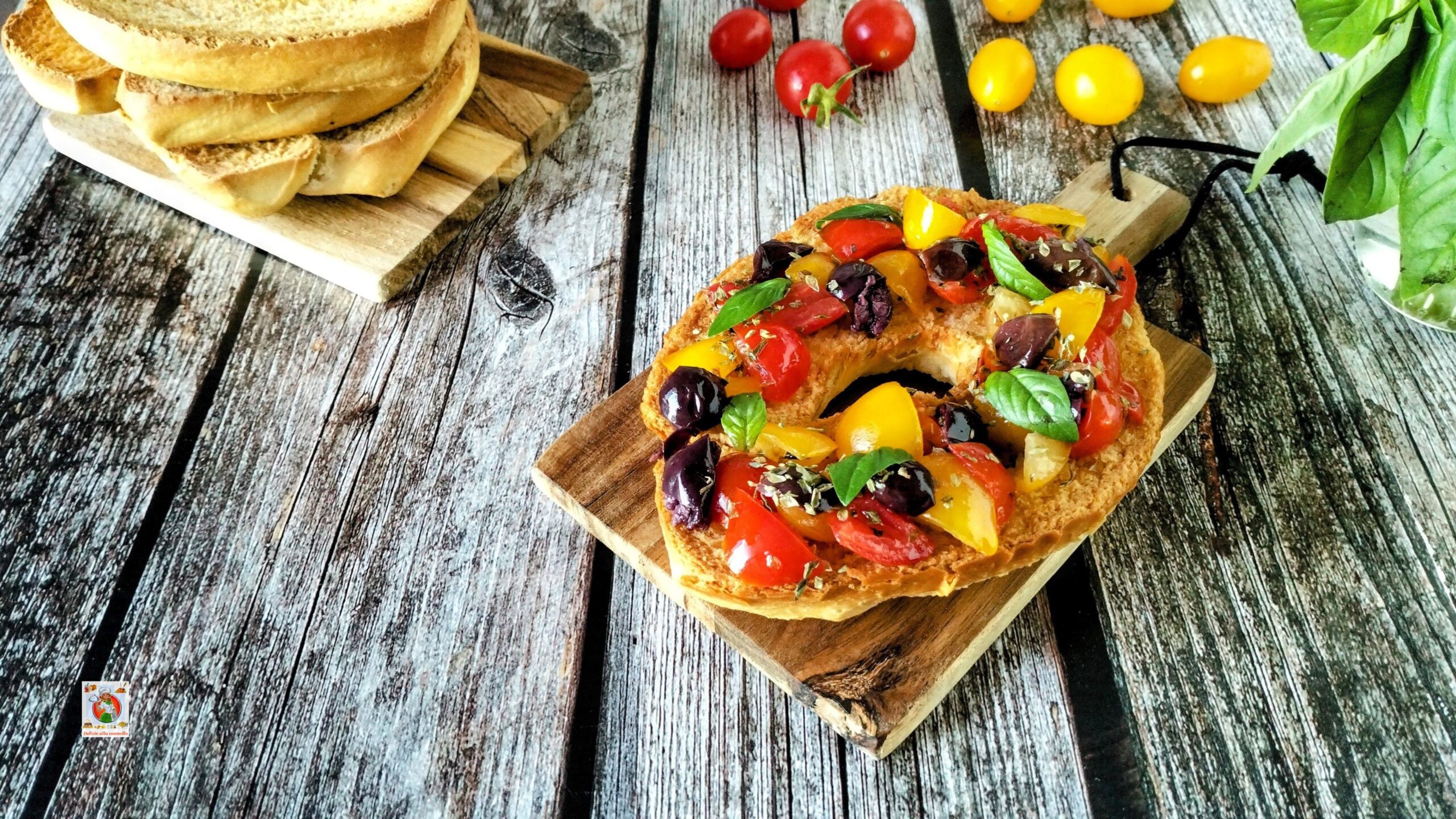 Friselle mit Kirschtomaten und Basilikum: das frische und schmackhafte Sommerrezept