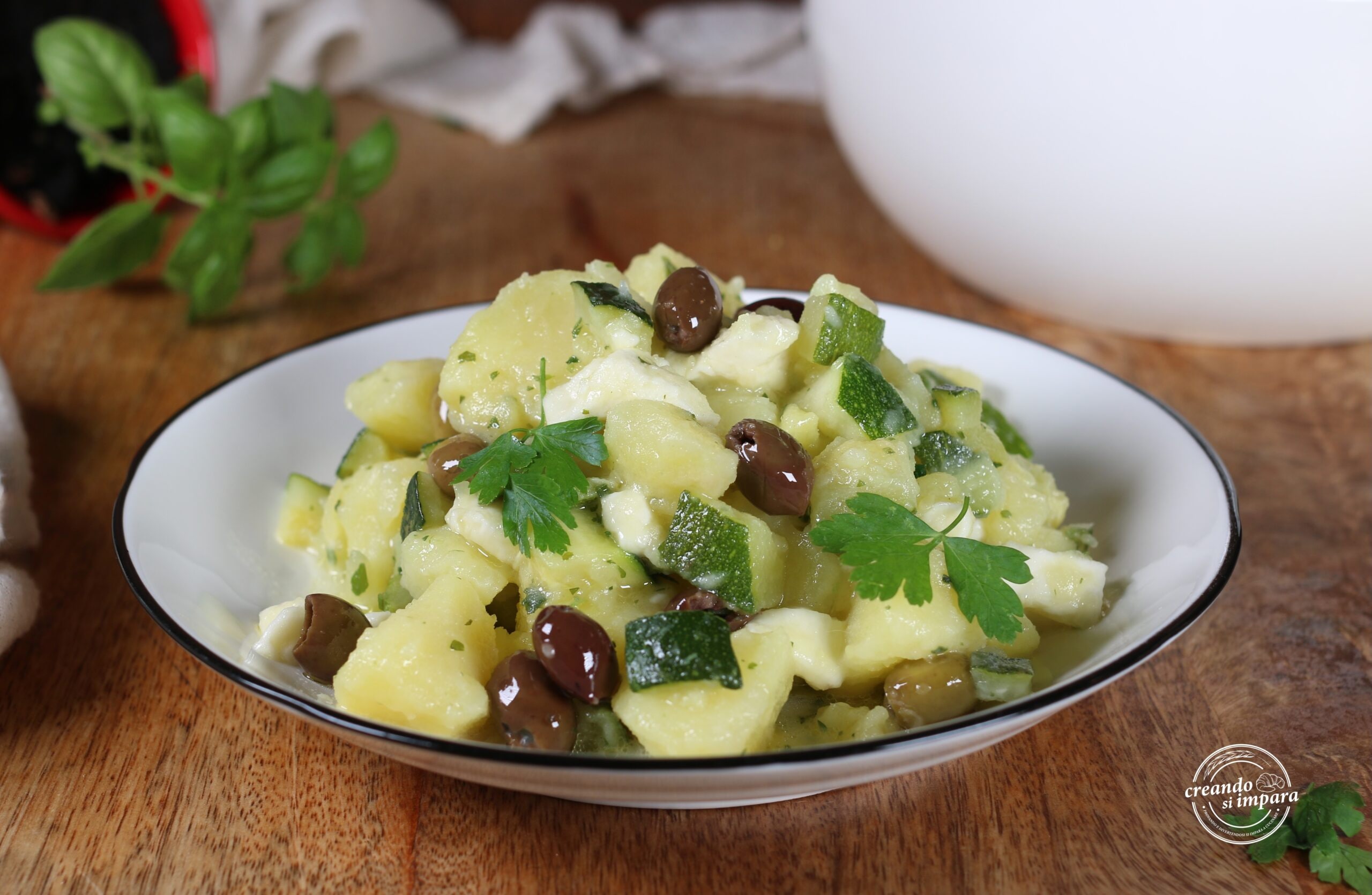 Kartoffelsalat mit Zucchini und Mozzarella