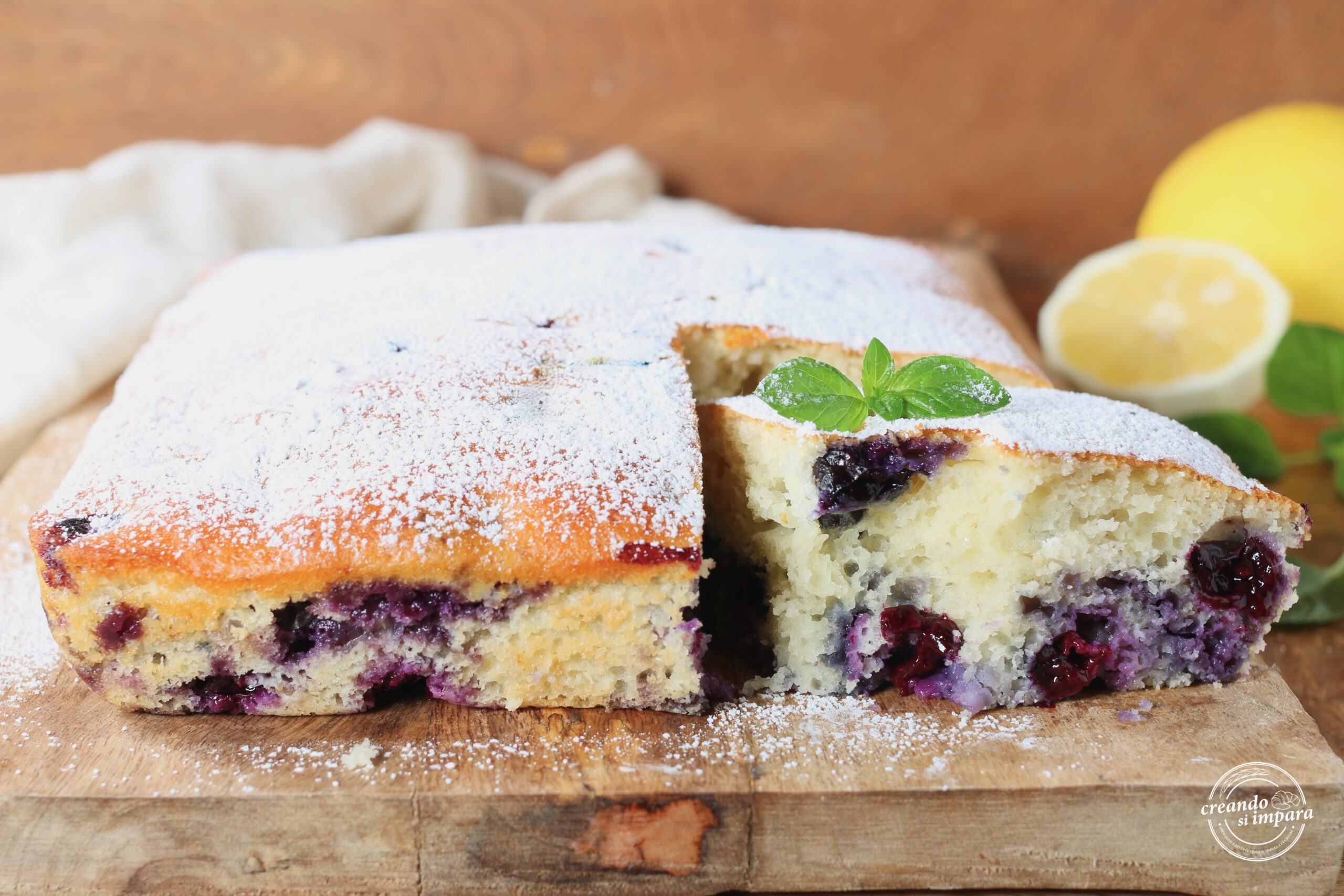 Kuchen mit Joghurt und Heidelbeeren