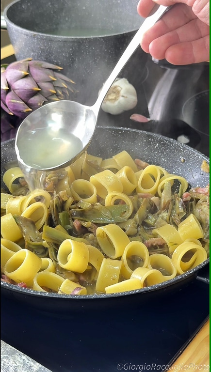 pasta mit Artischocken und Speck