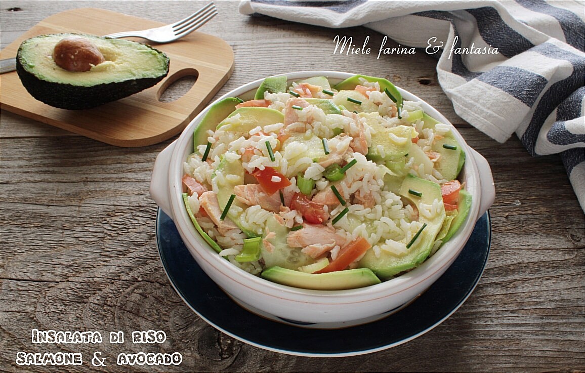 Reissalat mit Lachs und Avocado