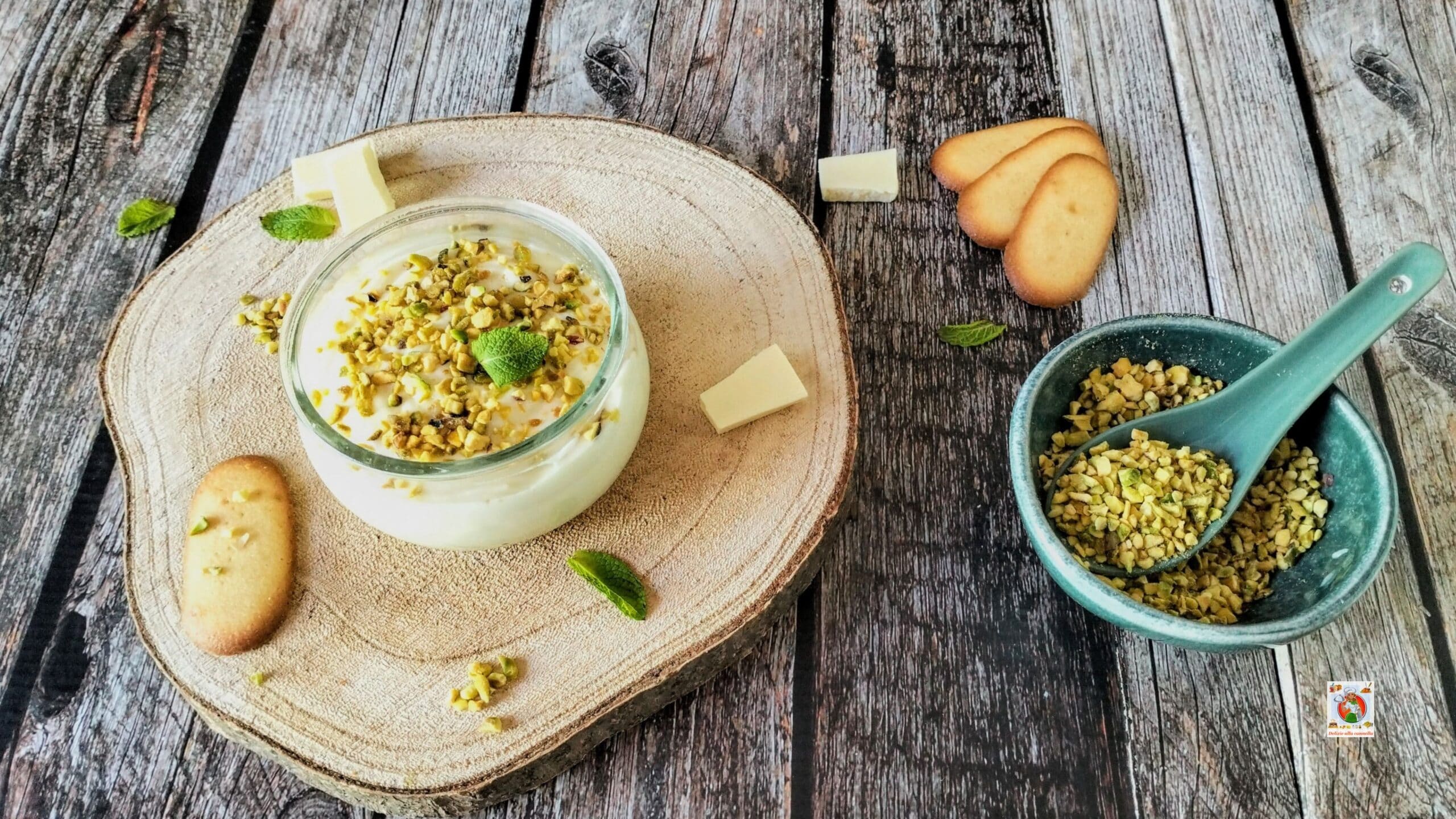 Weiße Schokoladenmousse ohne Sahne und Eier: cremig, schnell und mit nur 3 Zutaten