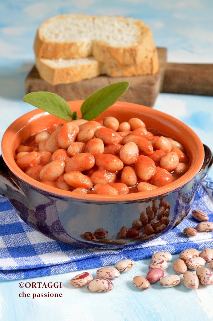 einfache Bohnen in Tomatensoße