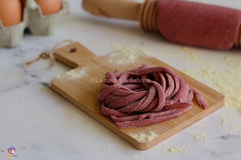 Frische Pasta mit roten Rüben