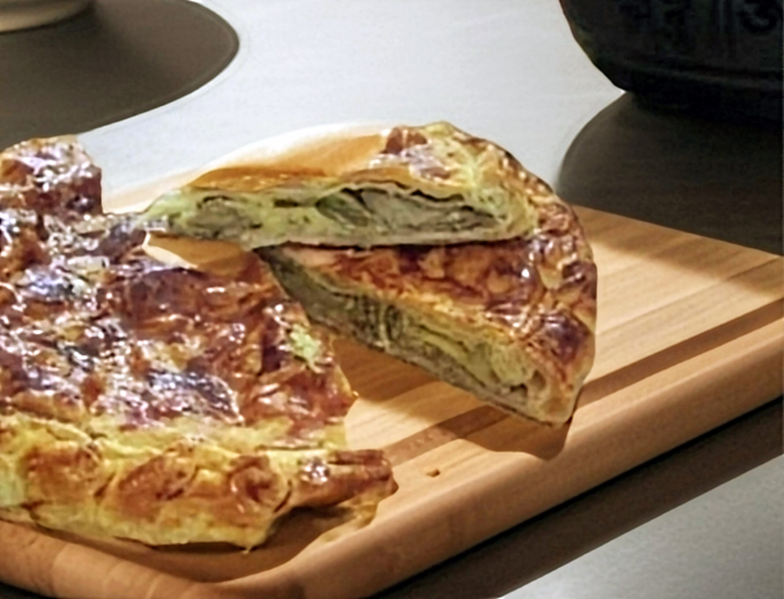 Blätterteig-Torte mit Artischocken