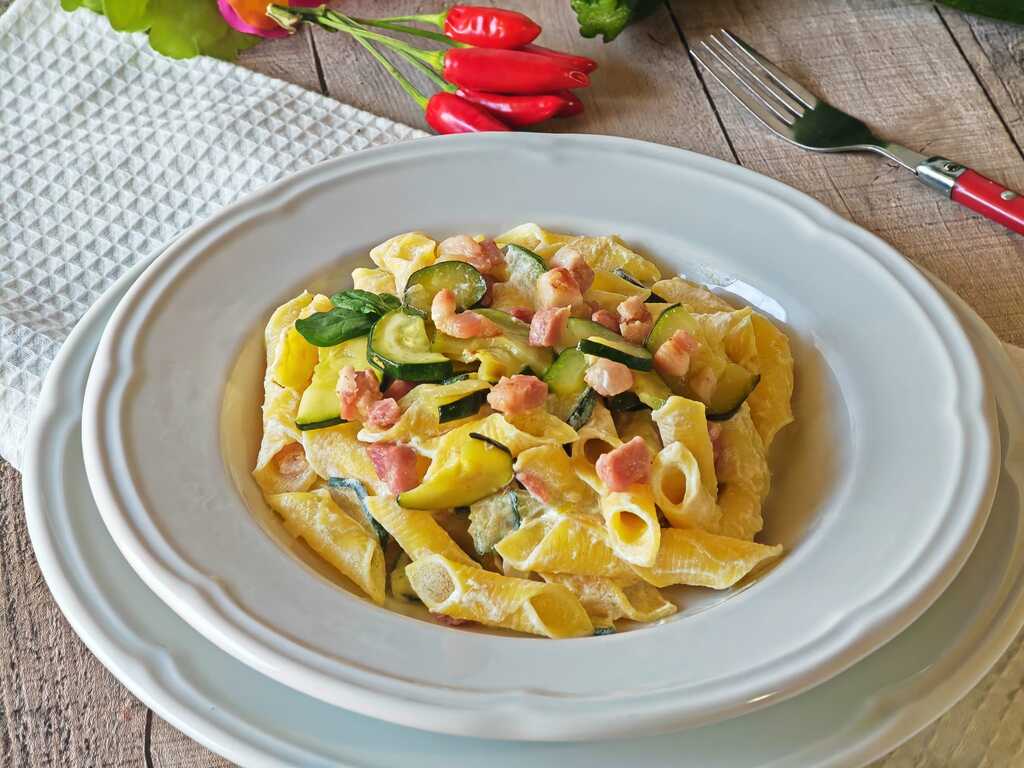 Garganelli mit Zucchini und Speck