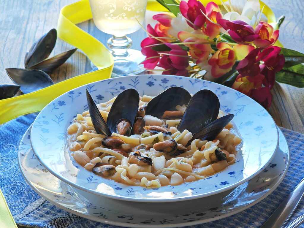 Pasta mit Bohnen und Muscheln