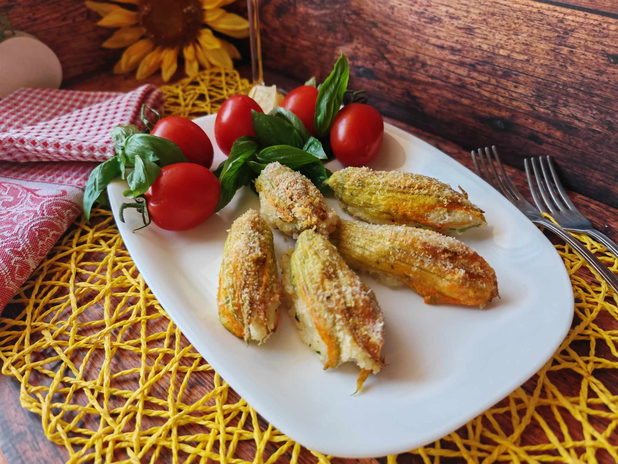 Mit Reis gefüllte Zucchiniblüten