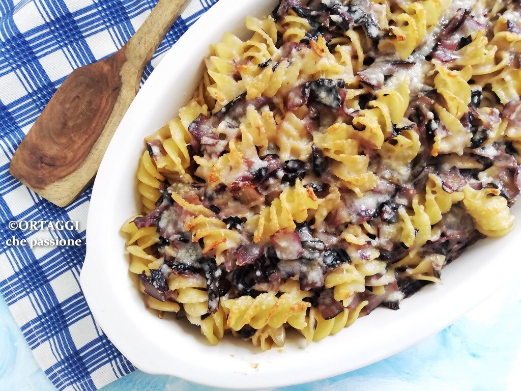 Überbackene Pasta mit Radicchio und Käse - vegetarisches Rezept Herbstgemüse ORTAGGI di autunno - Herbstgemüse
