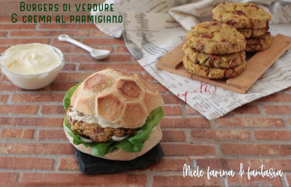 Vegetarische Burger mit Parmesansauce