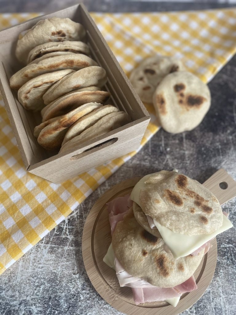 schnelle Tigelle mit übrigem Sauerteig bereit
