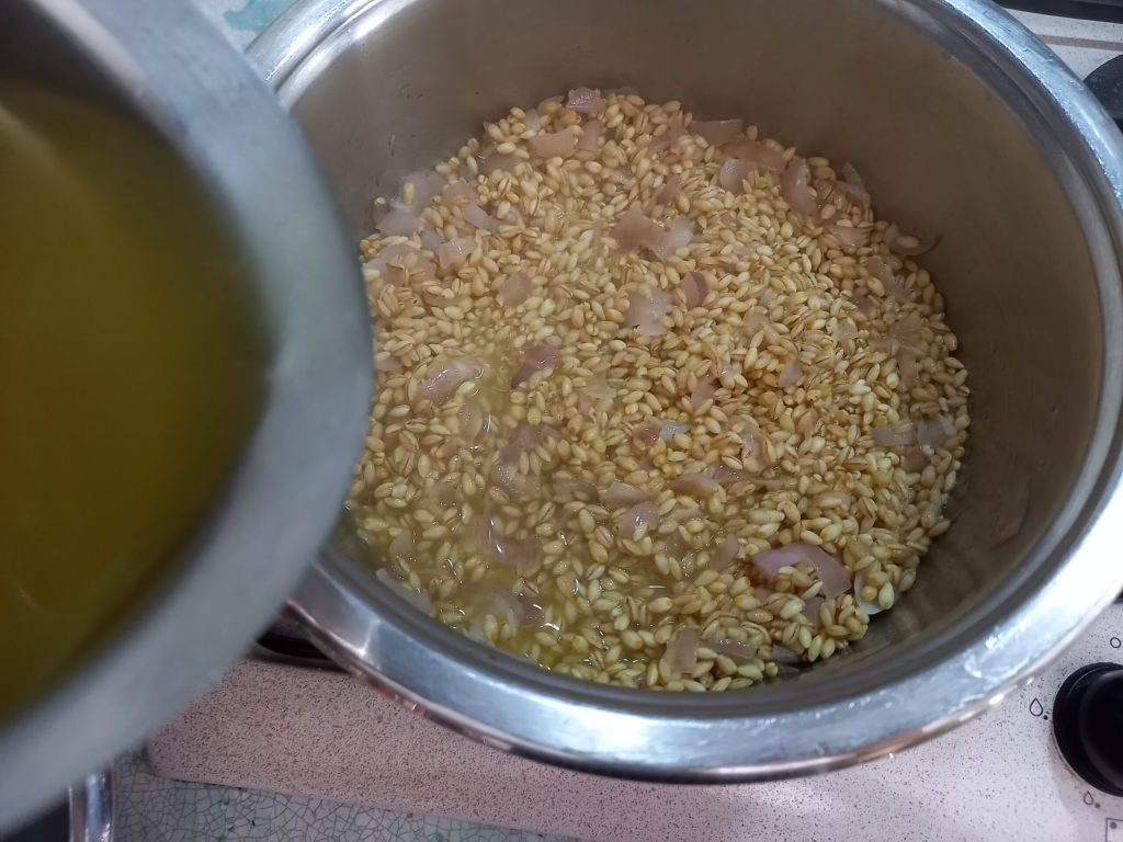 Orzotto mit Tomaten und Parmesan