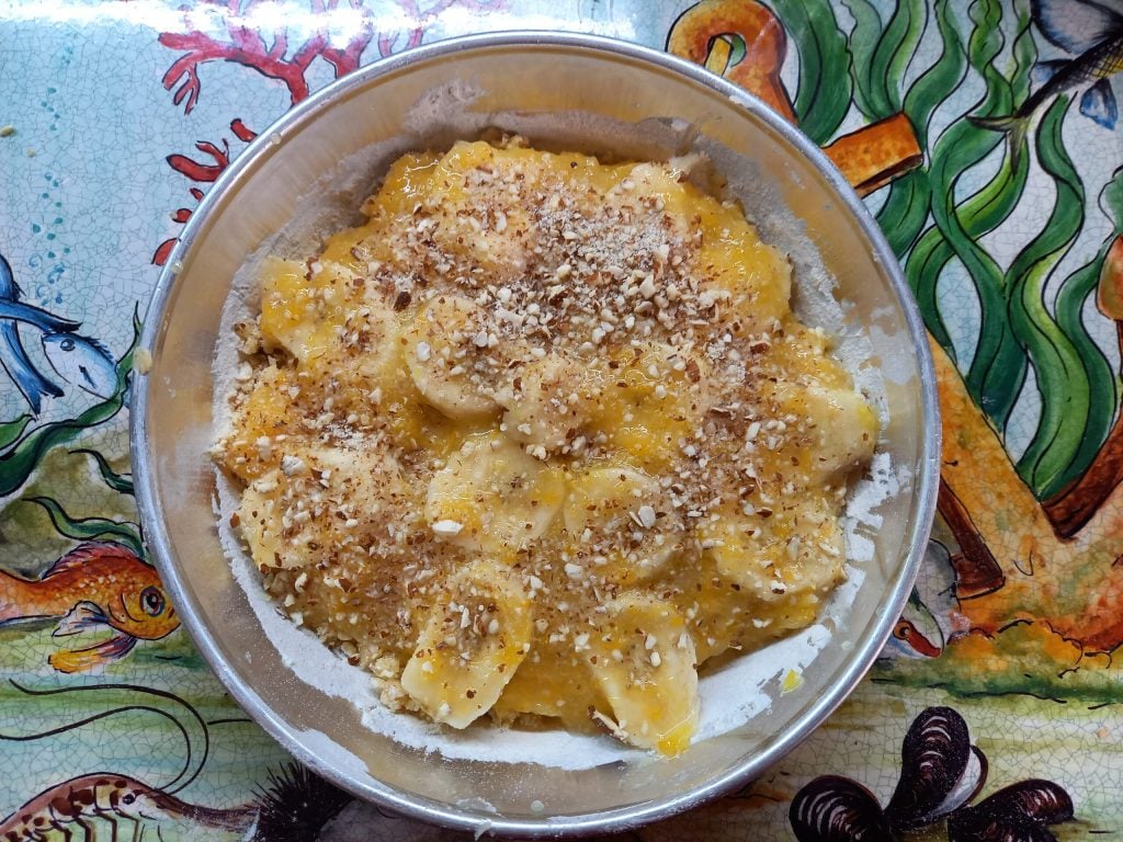 Weicher Streuselkuchen mit Banane und Orange