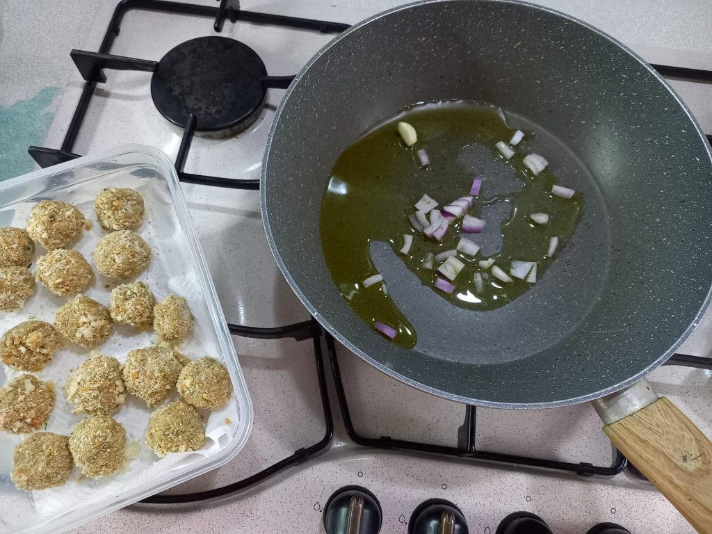 Linsenbällchen in sizilianischer Tomatensoße