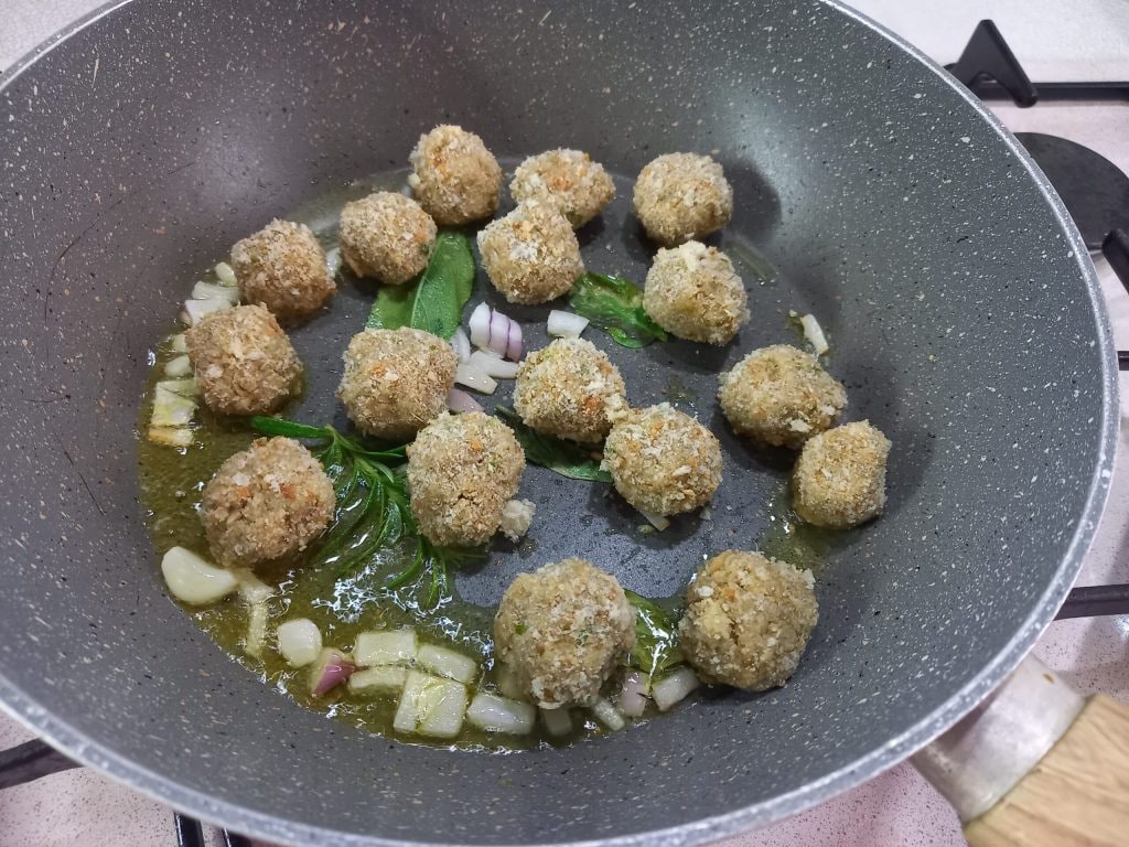 Linsenbällchen in sizilianischer Tomatensoße