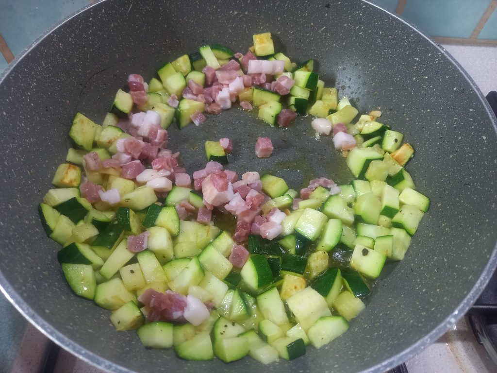 Zucchini und Speck