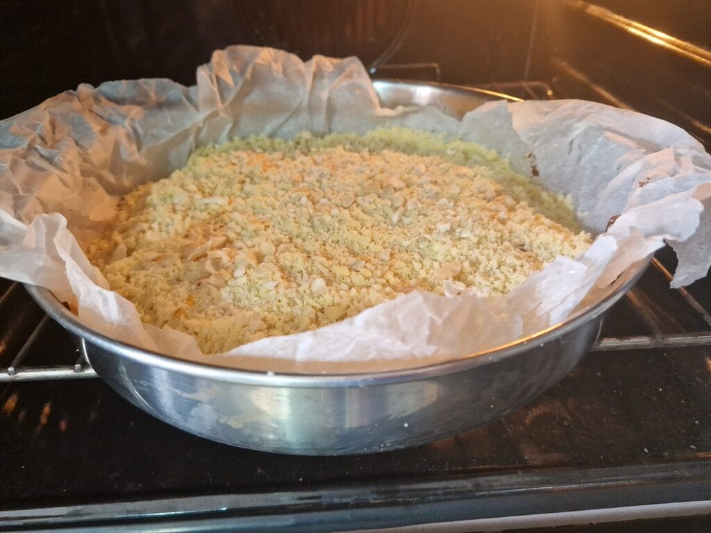 Streuselkuchen im Ofen