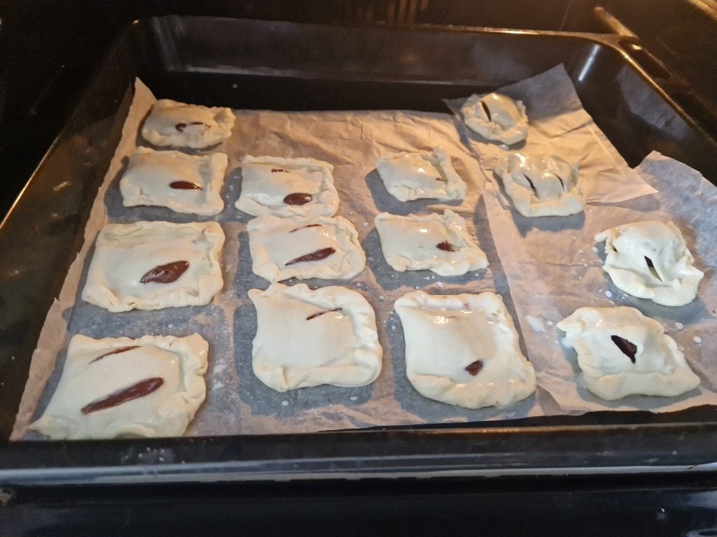 Die schnellen Blätterteigschokokekse