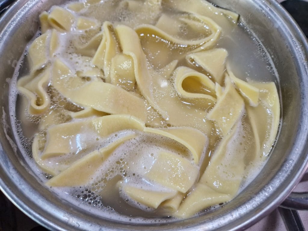 Hausgemachte Eierpappardelle