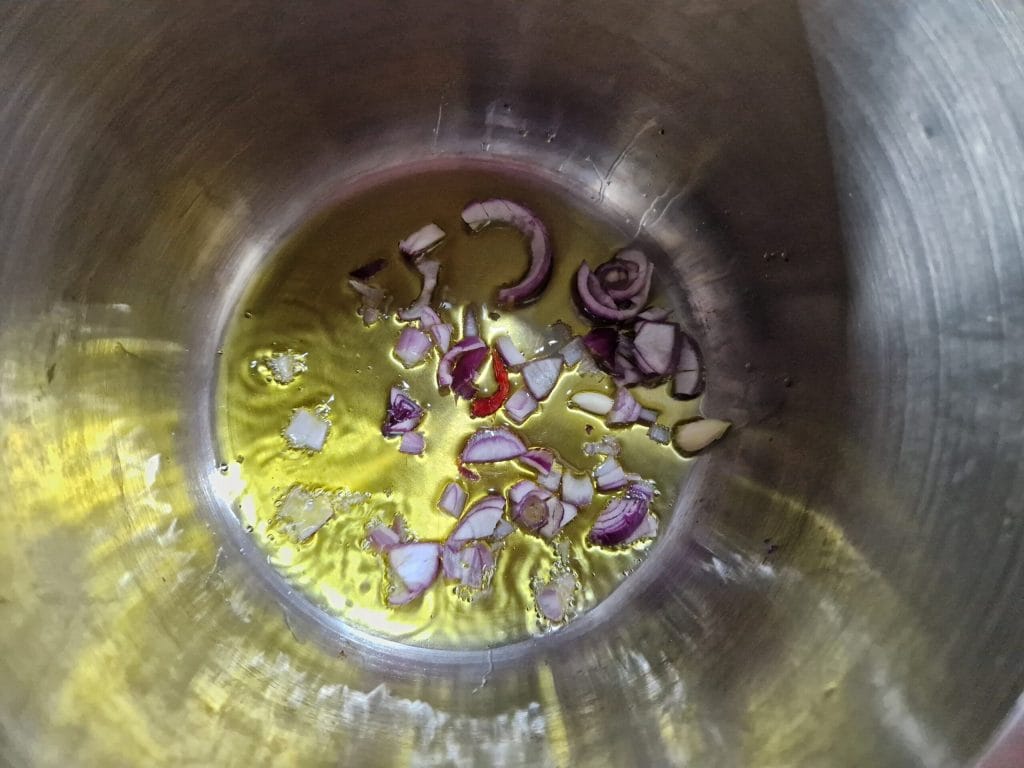 Knoblauchöl Zwiebel Chilischote