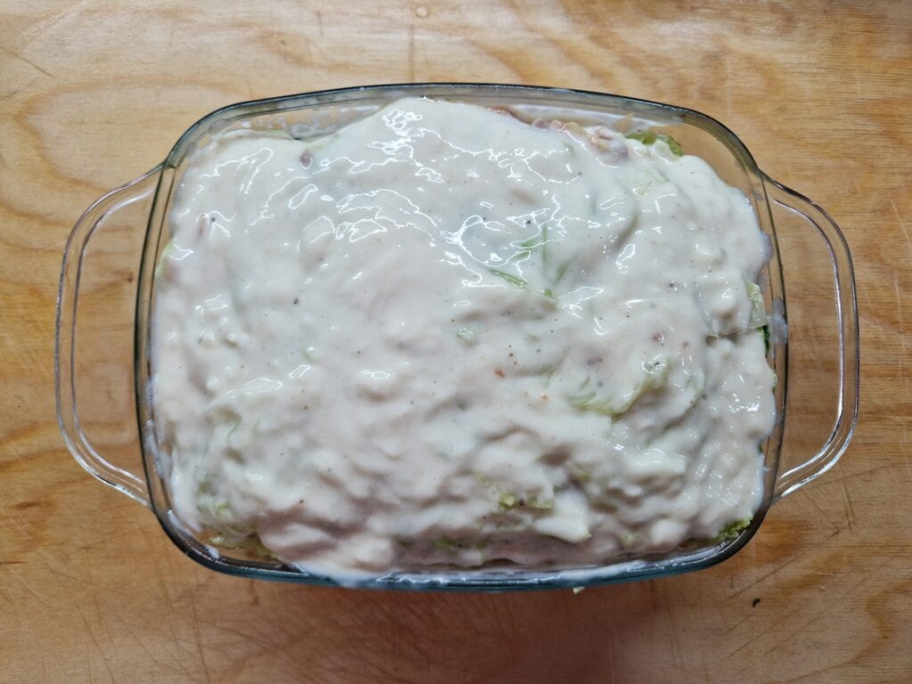 Kohlauflauf mit Fleisch aus dem Ofen