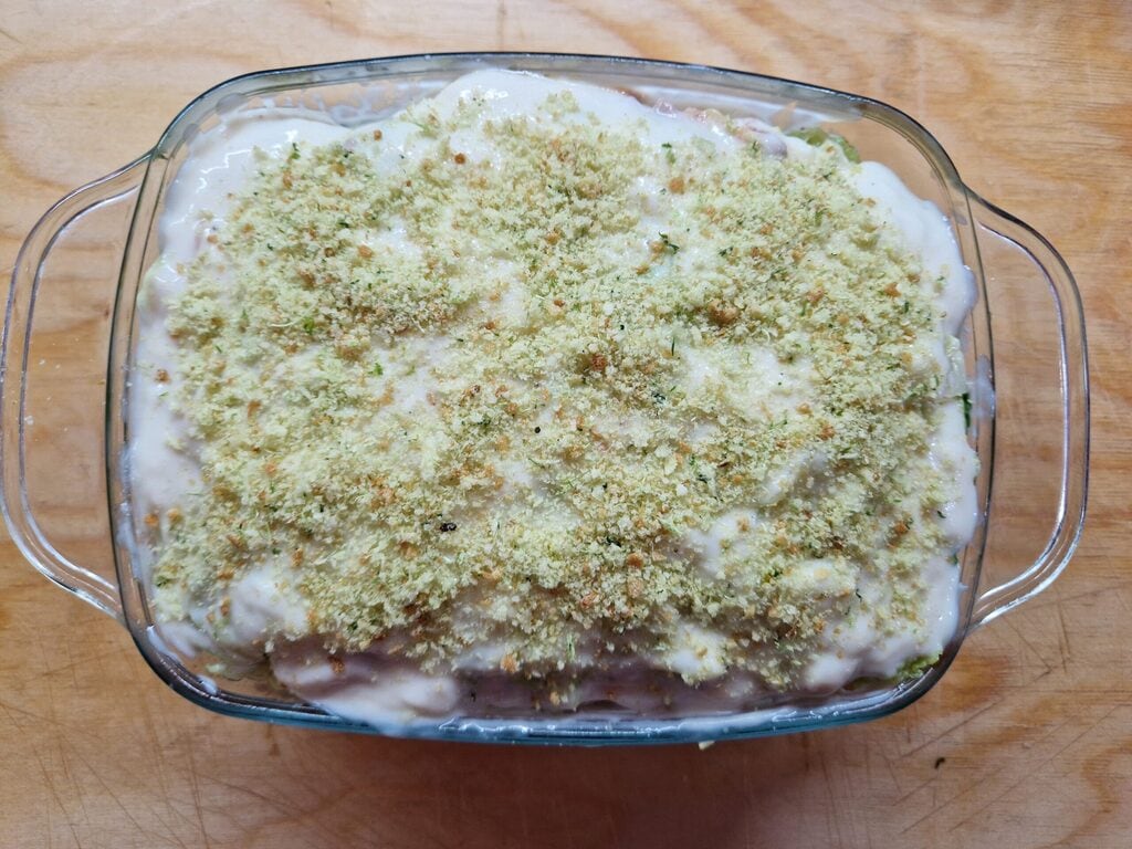 Kohlauflauf mit Fleisch aus dem Ofen