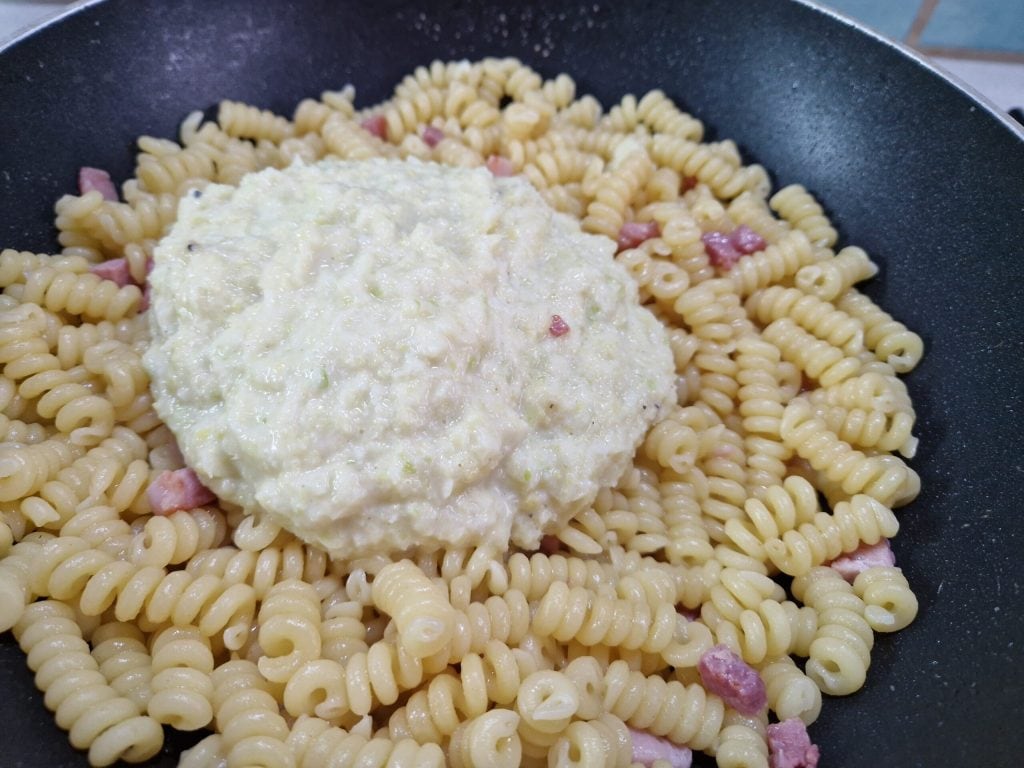 Die Pasta mit Wirsingcreme und Speck
