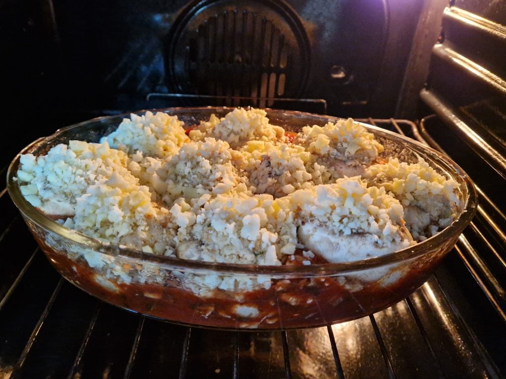 Gefüllte Pilze in Tomatensoße