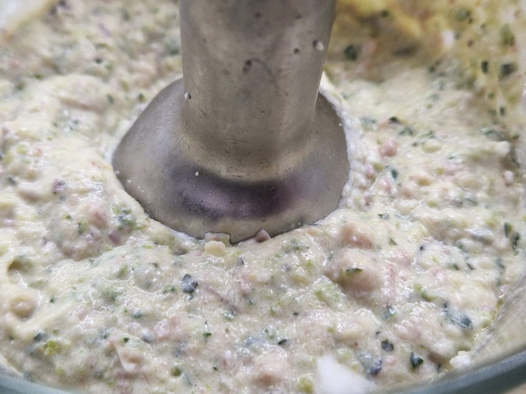 Die Farfalle mit Zucchinicreme und knusprigem Speck