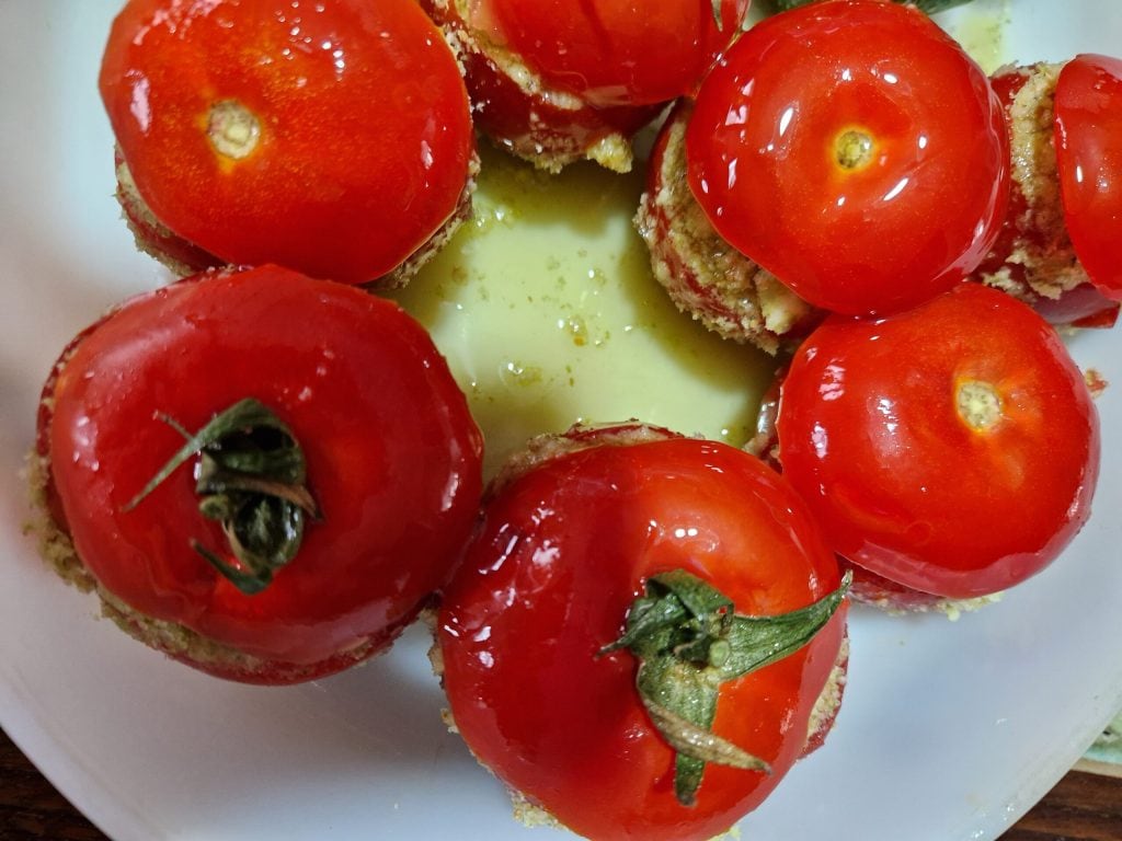 Gefüllte Tomaten mit Reis und Thunfisch