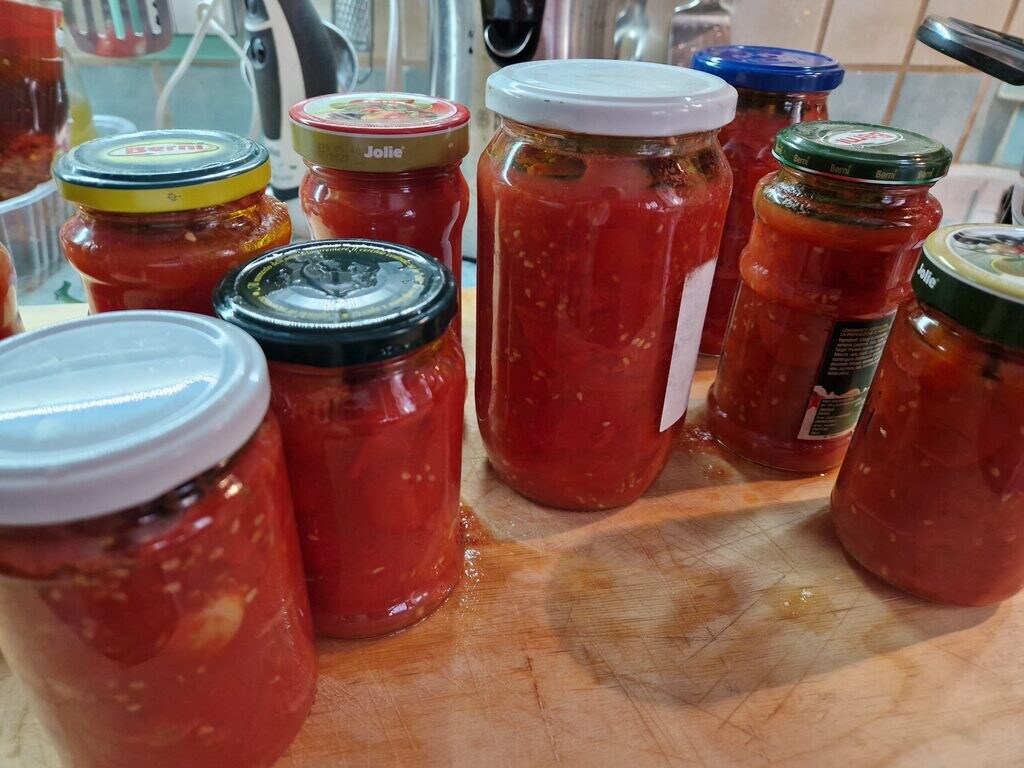 Fertige Tomatensauce