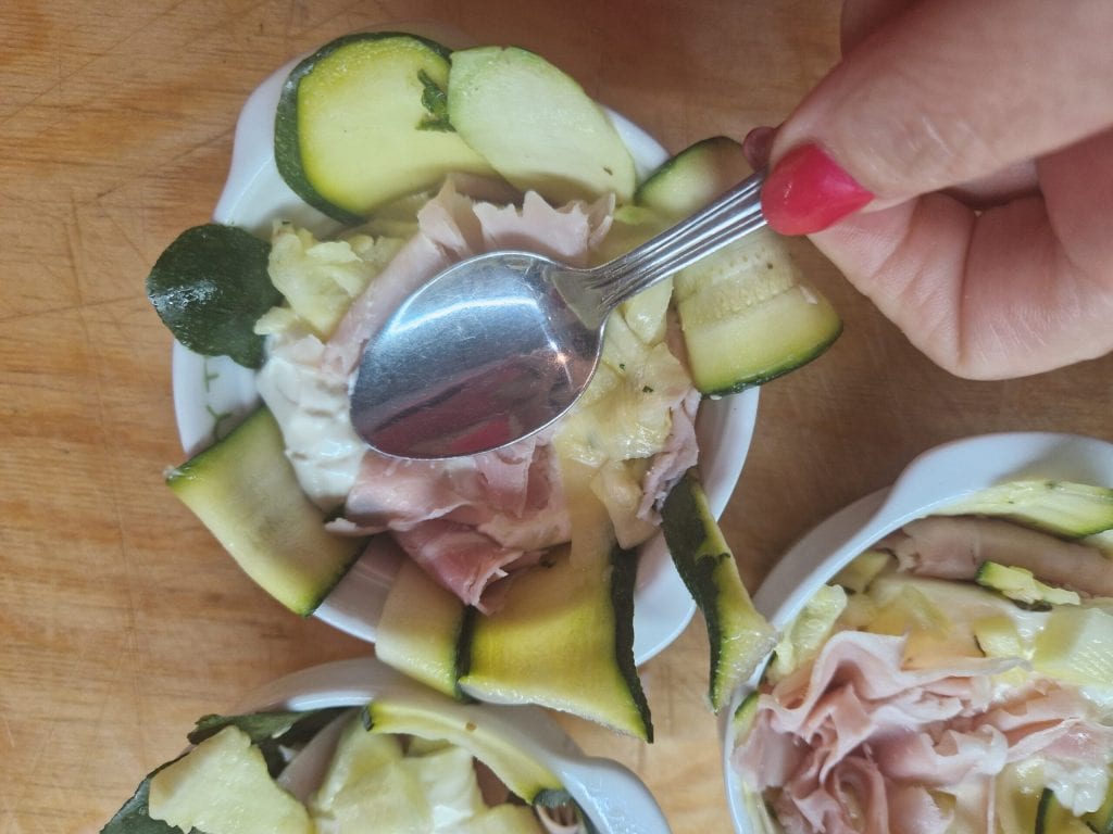 Die gefüllten Zucchinipäckchen