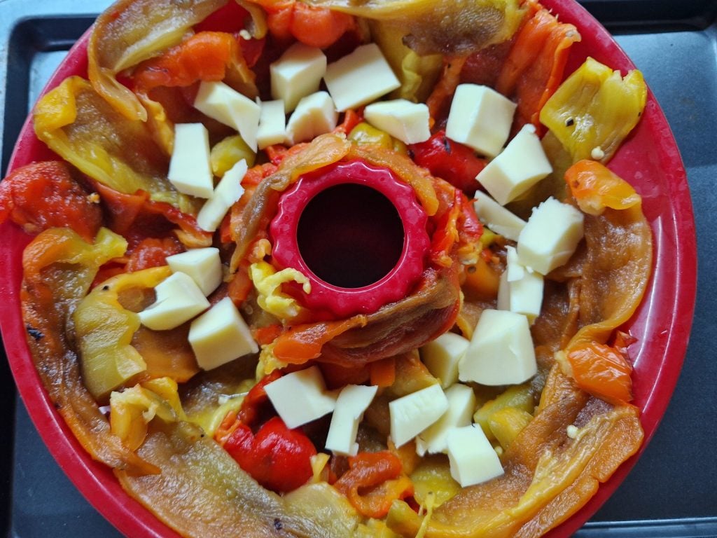 Paprikaring gefüllt mit Käse