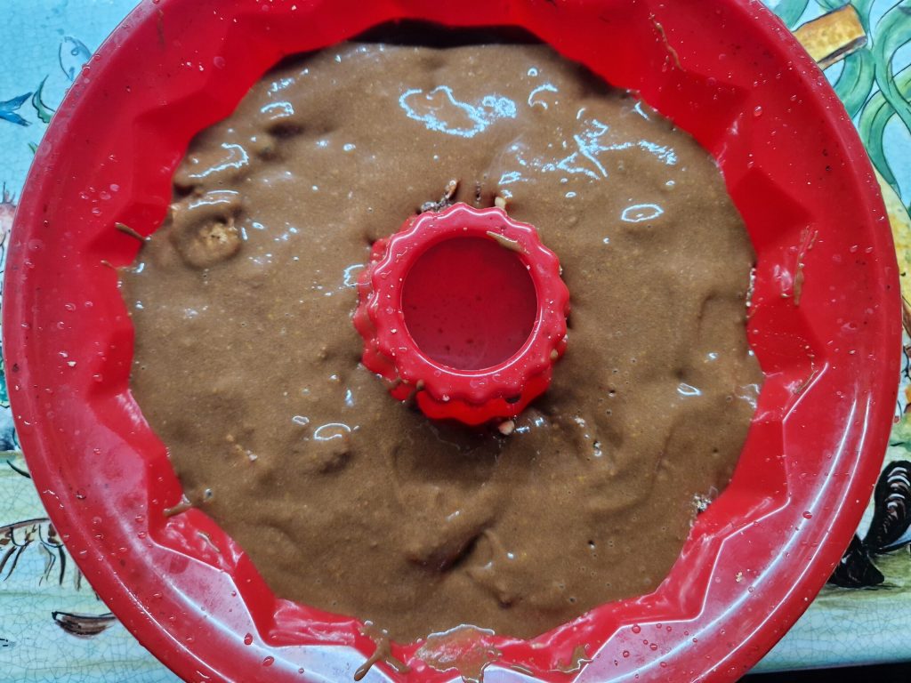 Der Schokoladenpudding mit Kaki und Keksen