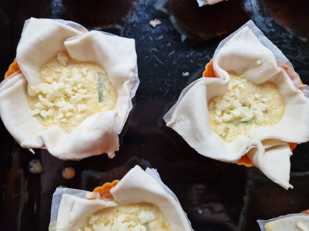 Die einfachen herzhaften Cupcakes