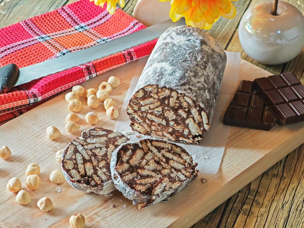Schokoladensalami mit Haselnüssen