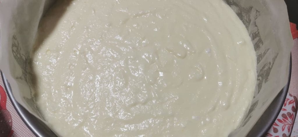 Ricotta-Kuchen mit roten Waldbeeren