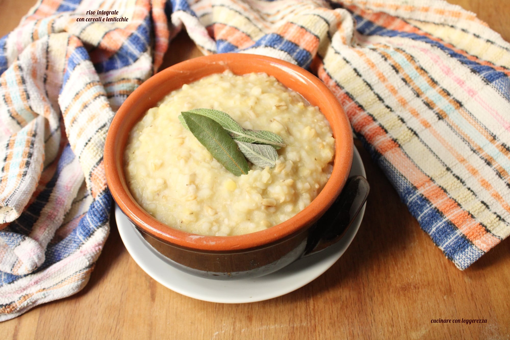 Vollkornreis mit Getreide und Linsen