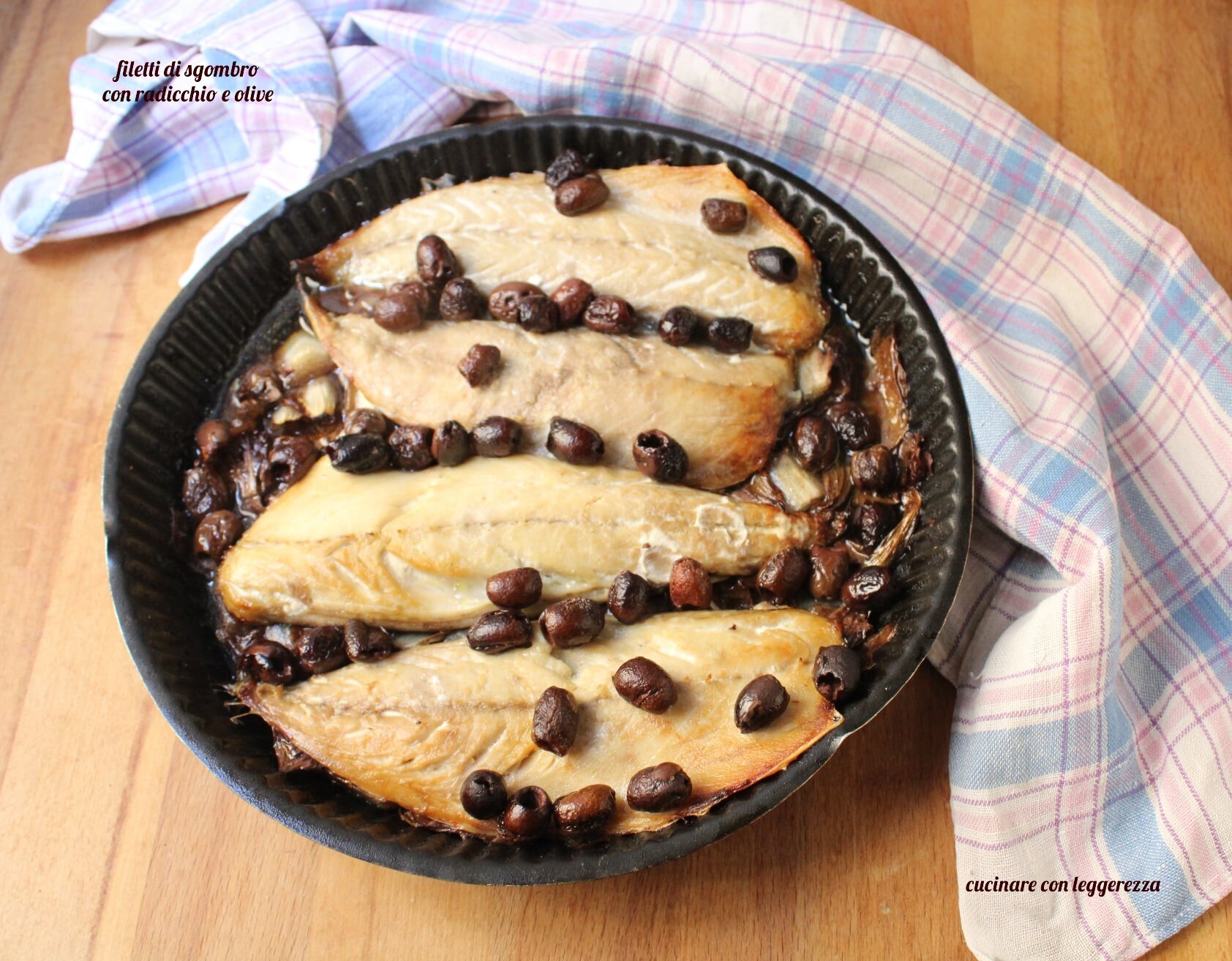 Makrelenfilets mit Radicchio und Oliven