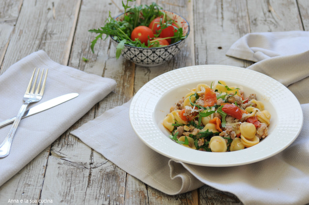 Orecchiette mit Wurst und Rucola
