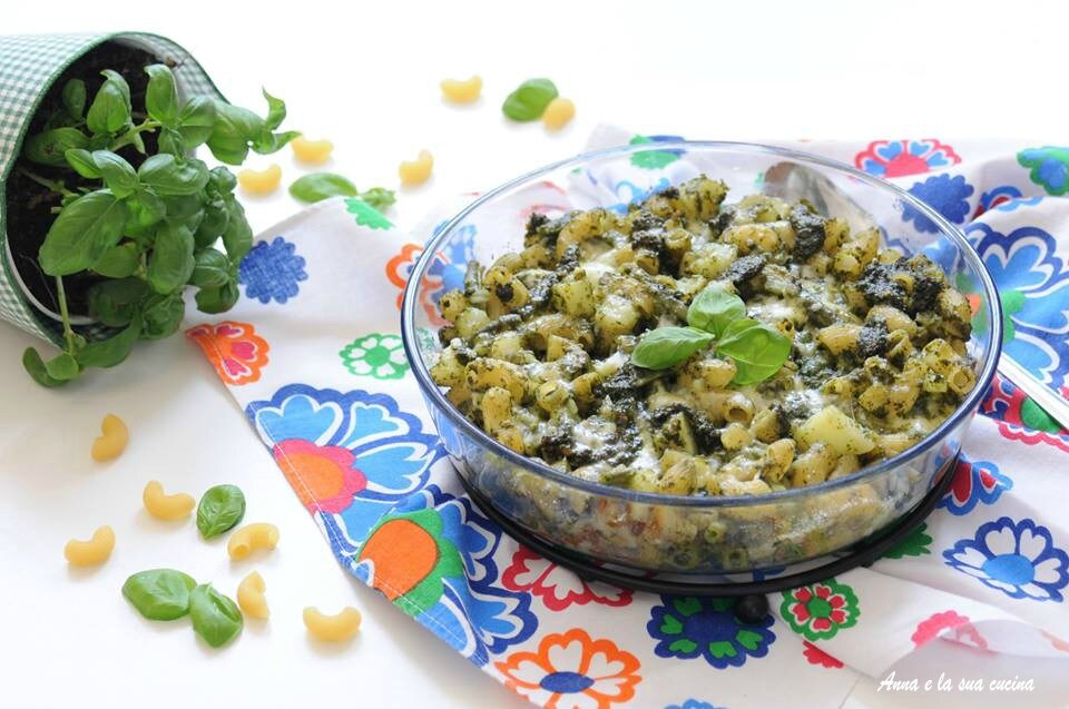 Gebackene Pasta mit Pesto, grünen Bohnen und Kartoffeln