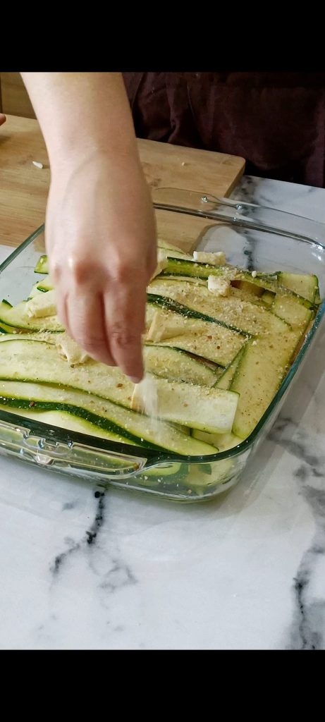 Beenden wir mit Zucchini, Öl, Scamorza und Semmelbrösel